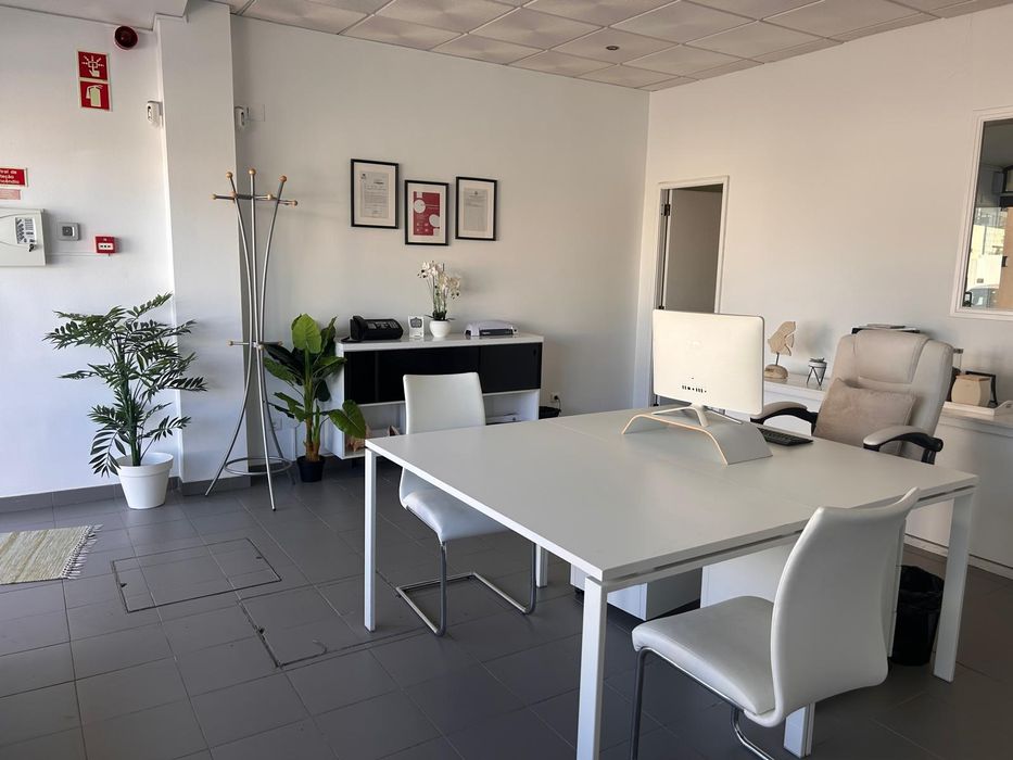 Alugo loja comercial em Albufeira