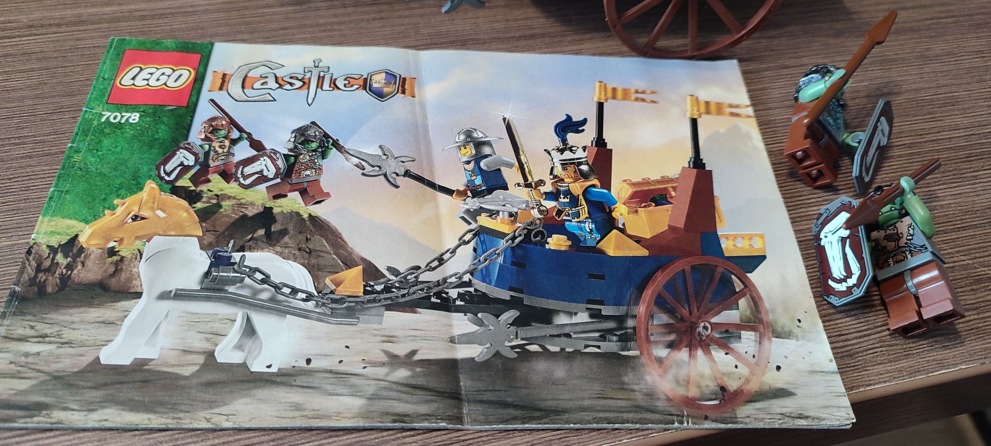 LEGO castle 7078 Królewski Rydwan Bojowy