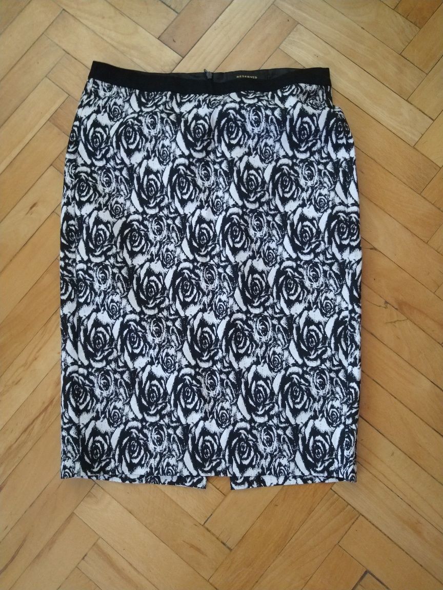 Spódnica Reserved 36 w czarne róże