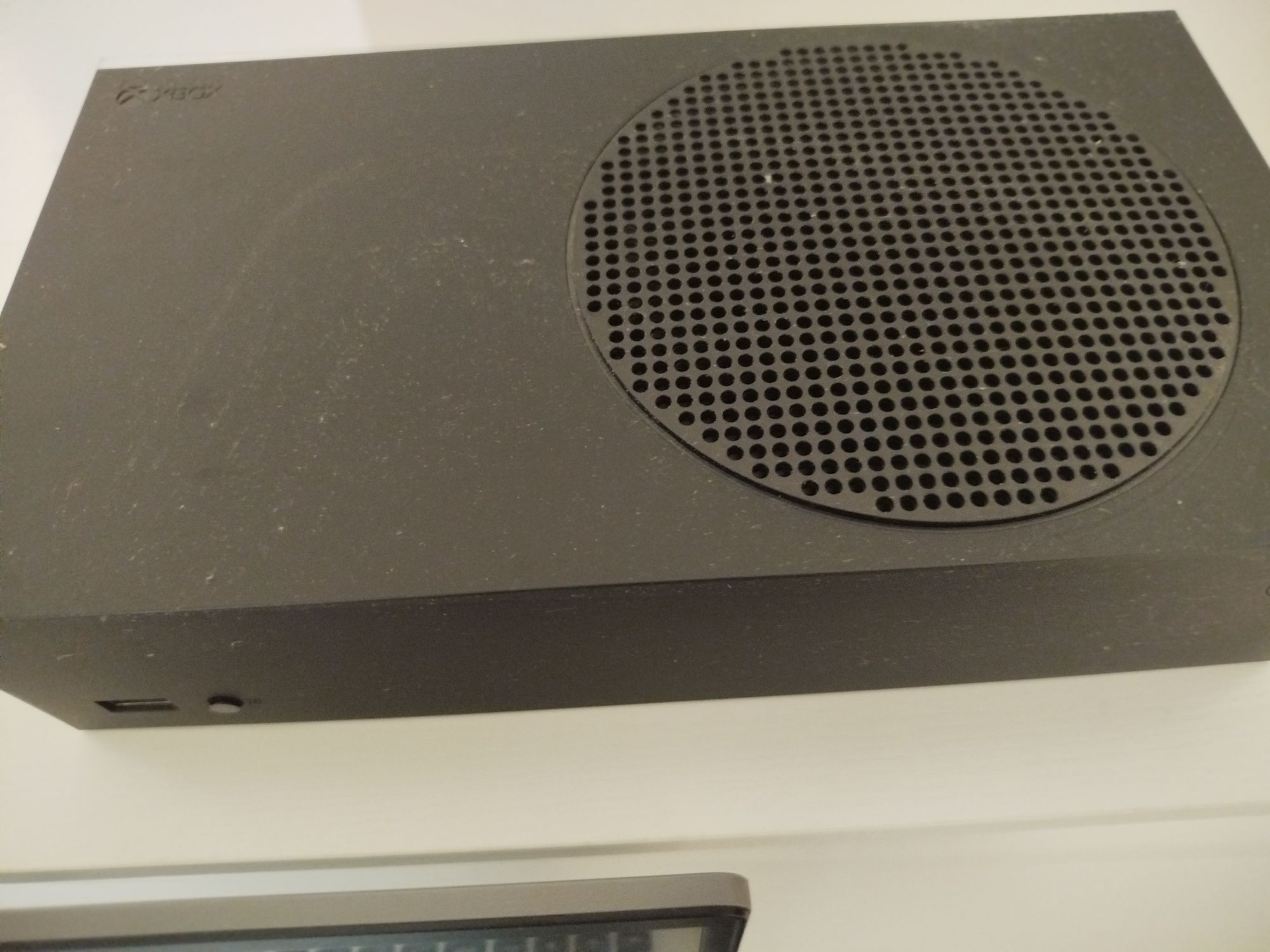 Vendo secretaria,cadeira ,Xbox , notebook e televisão