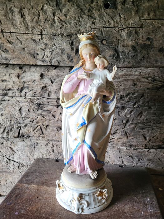 Porcelanowa Maryja Królowa Matka Boża biskwit