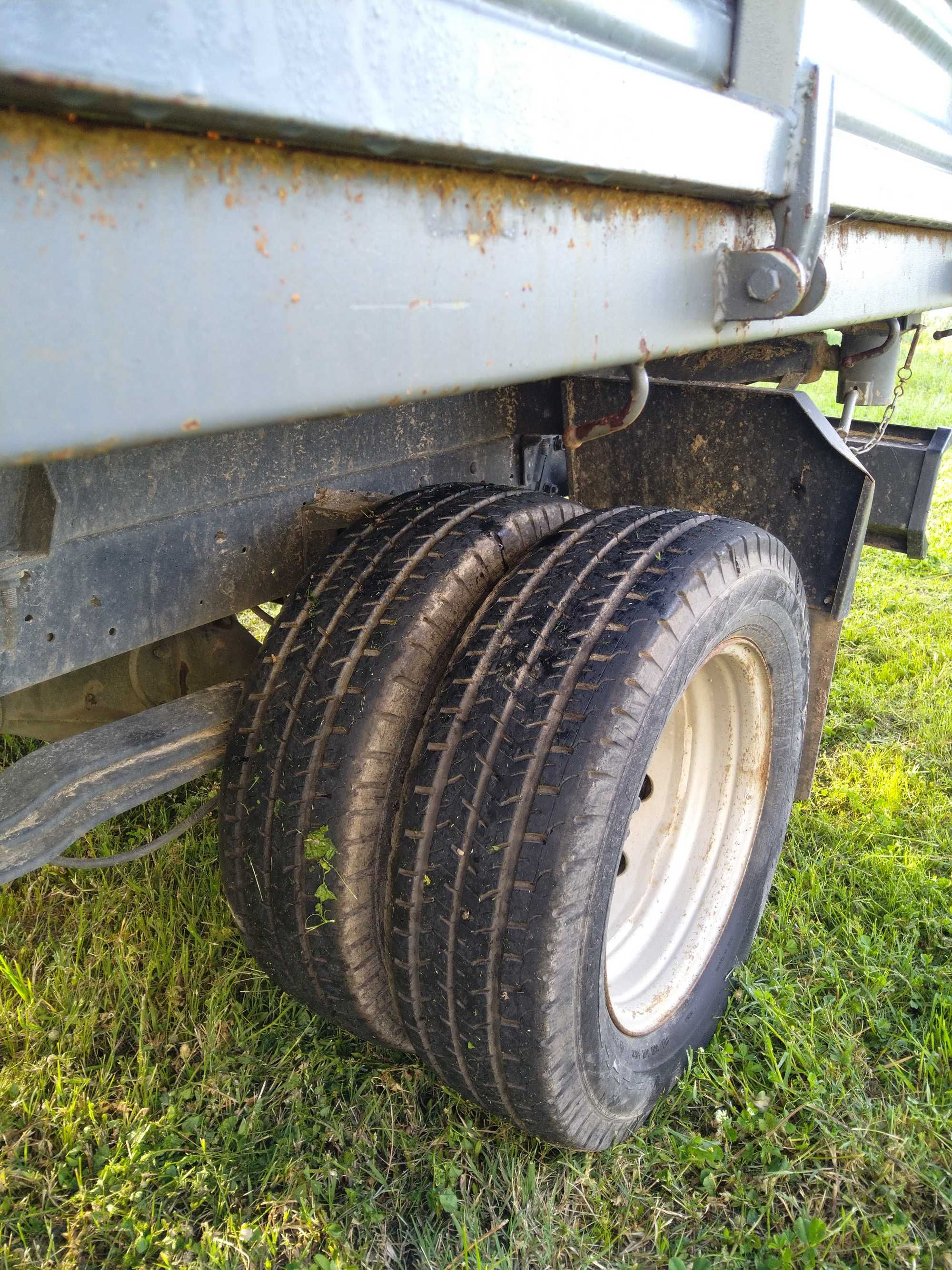 Nissan Cabstar com báscula