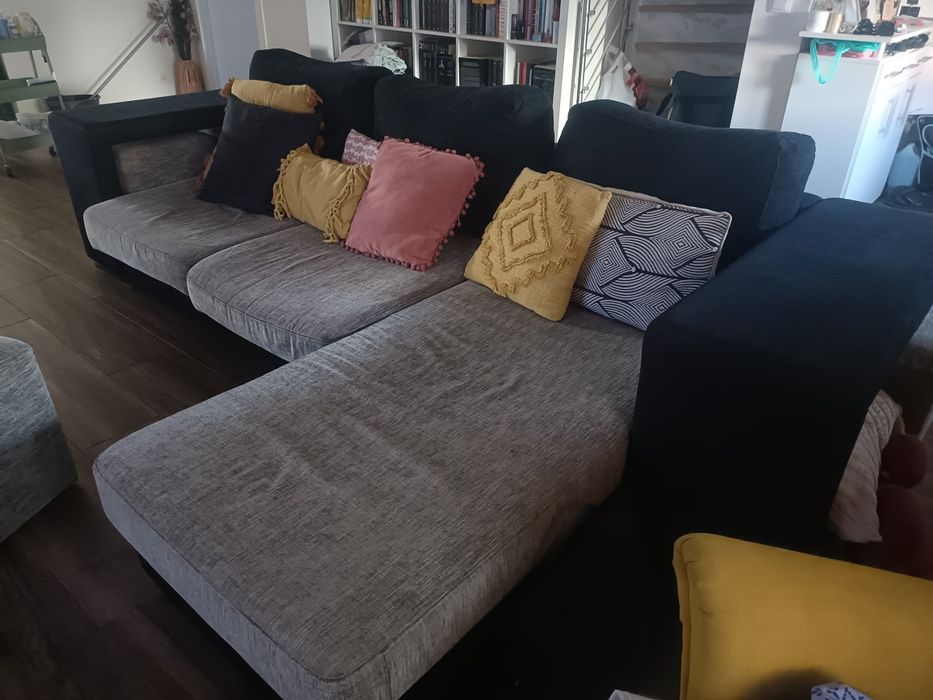 Sofá com chaise com arrumação