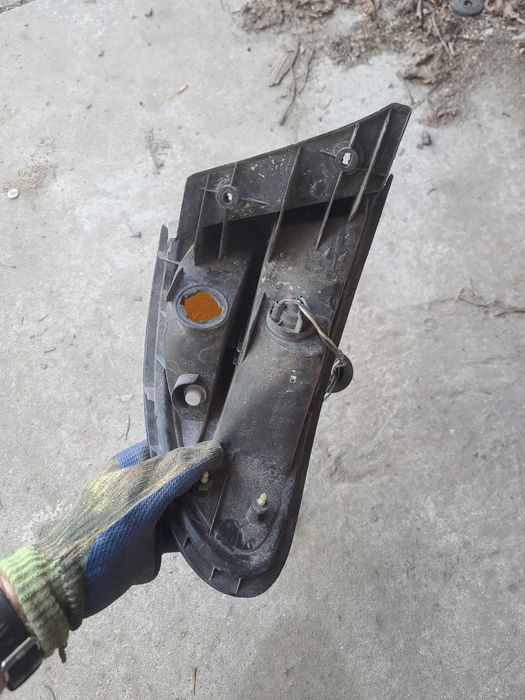 Фара Фонарь задній правий 8FBP51150 Mazda 323f