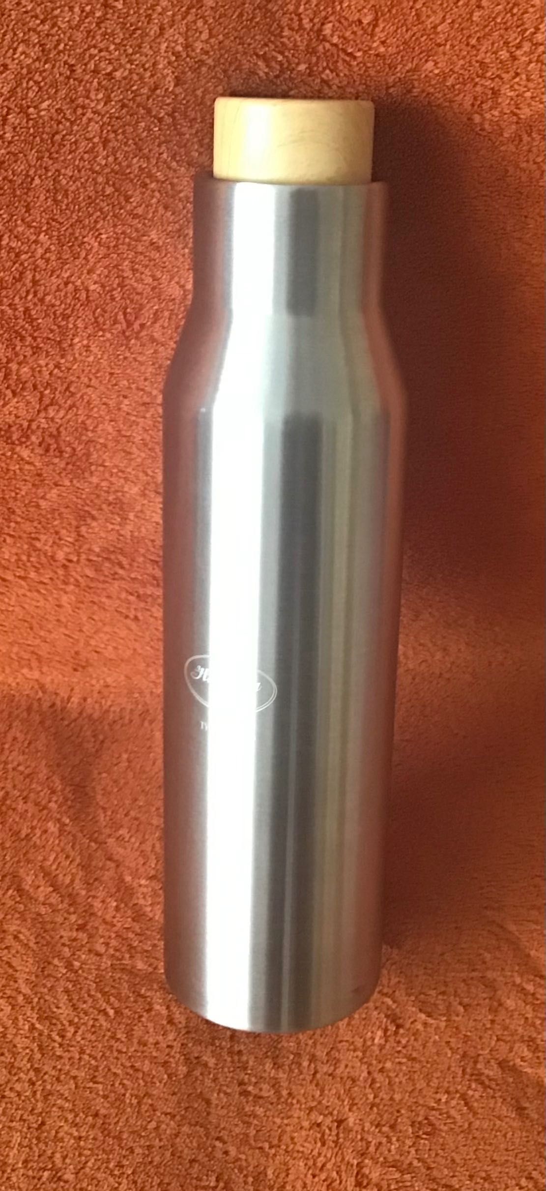 Metalowa butelka o podwójnej ściance ,termos.Nowa.600 ml.