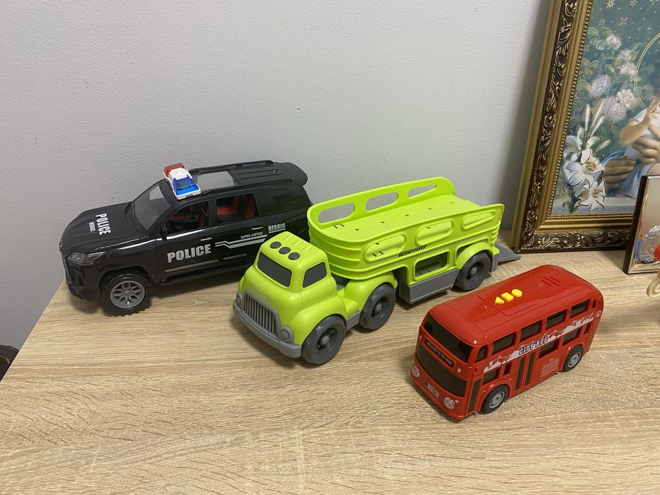 Поліцейська машина, автовоз,двоповерховий автобус