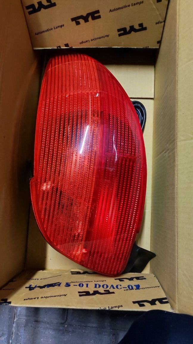 Lampa tylna peugeot 206 nowa