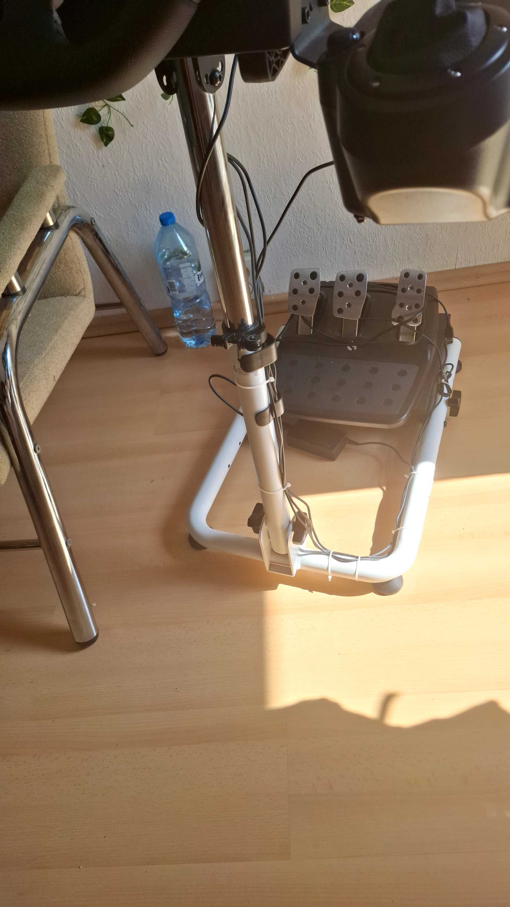 Kierownica gamingowa G923 w zastawie z skrzynią biegów i podstawką