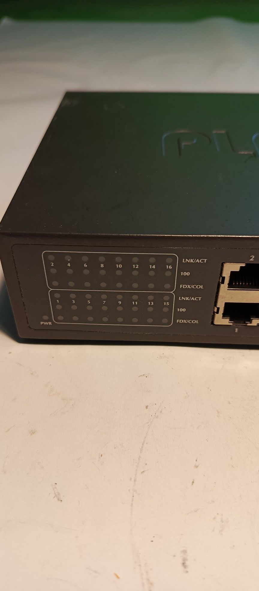 PLANET FSD-1600 10/100 Mbps Ethernet Switch.