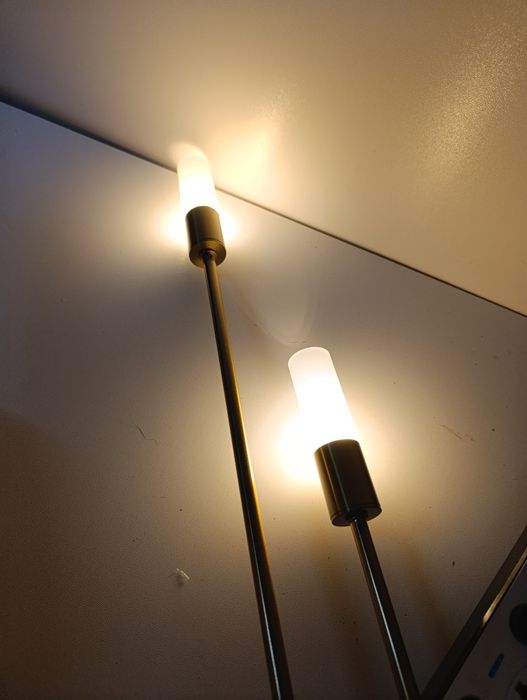 Klinkiet ścienny złoty na 2 żarówki LED – elegancja i funkcjonalność