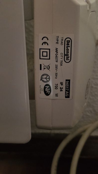 Aquecedor a óleo DeLonghi City700 p/parede