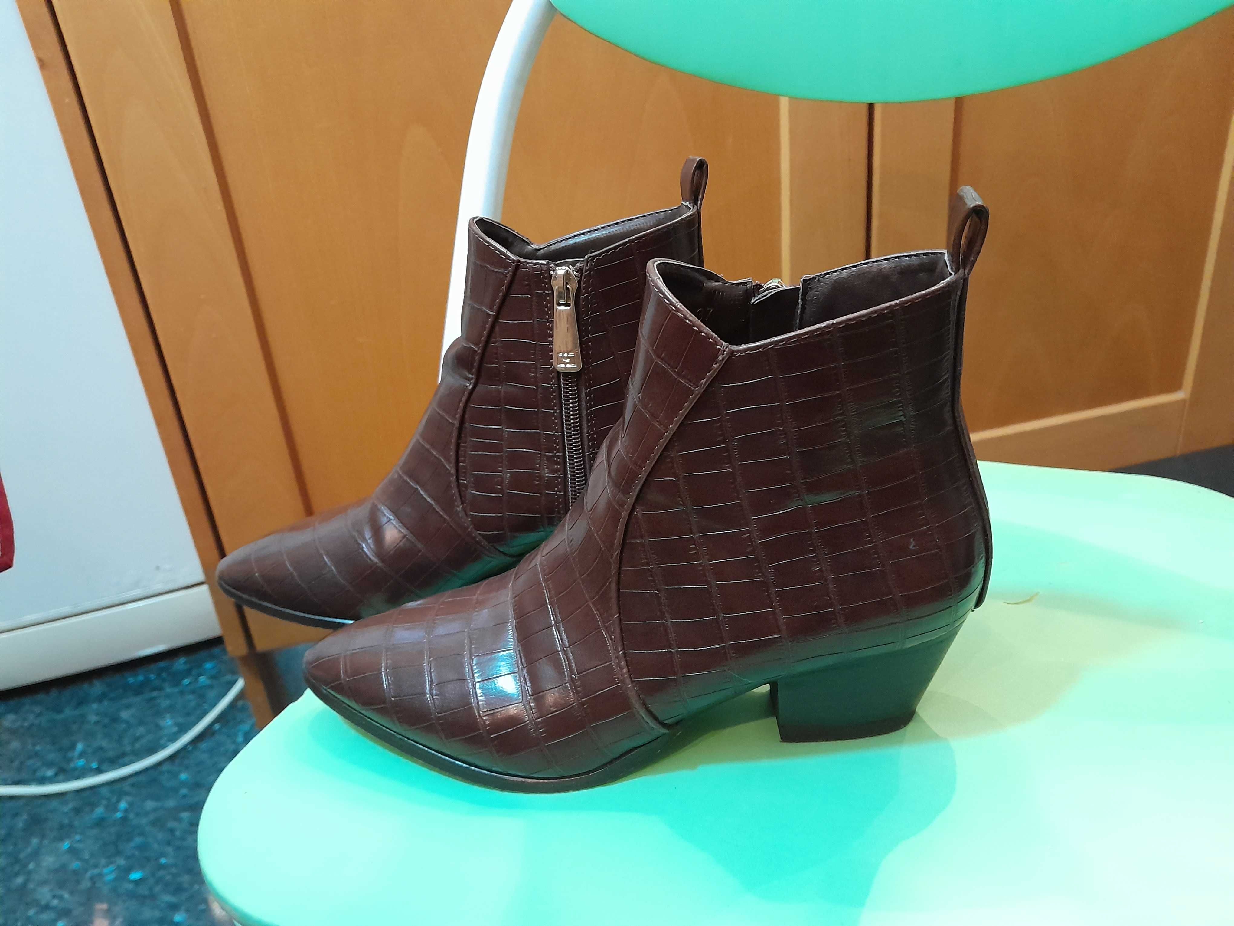 Botas pelo tornozelo,  37