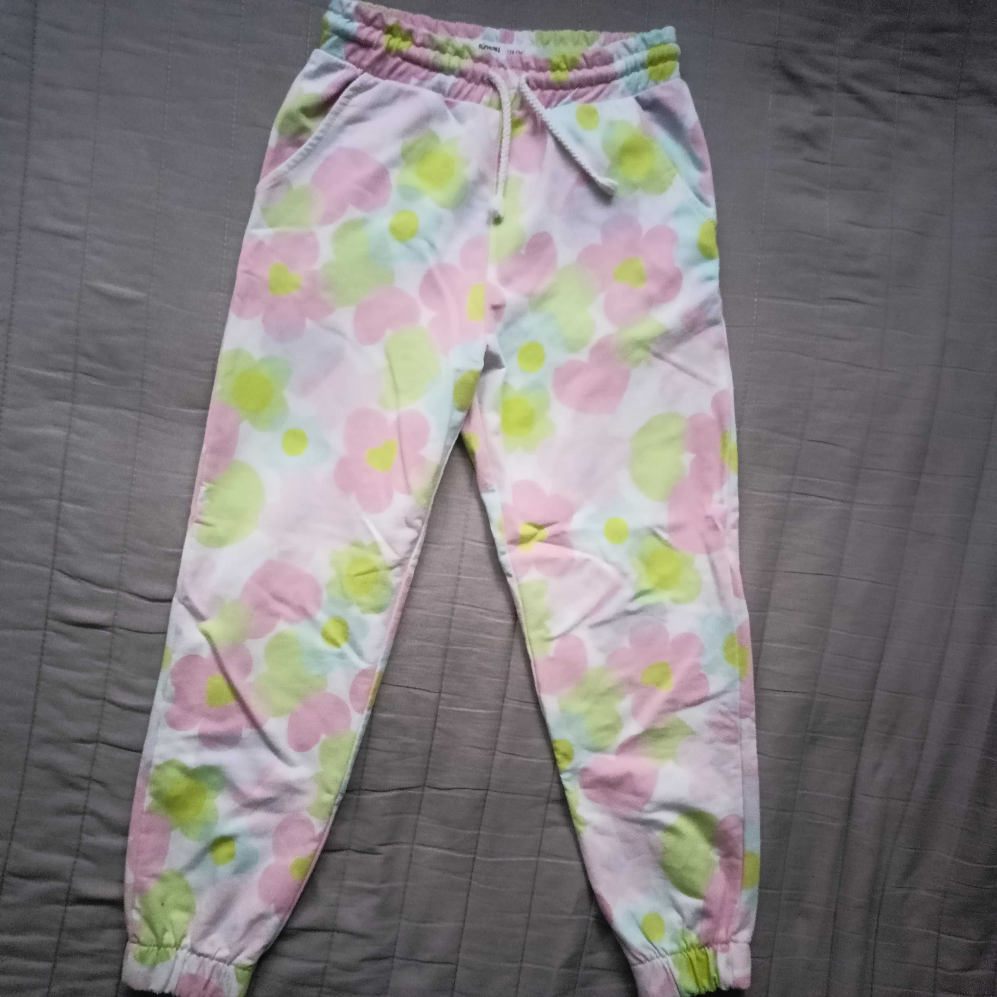 Komplet dresowy bluza i spodnie r.128/134 Sinsay