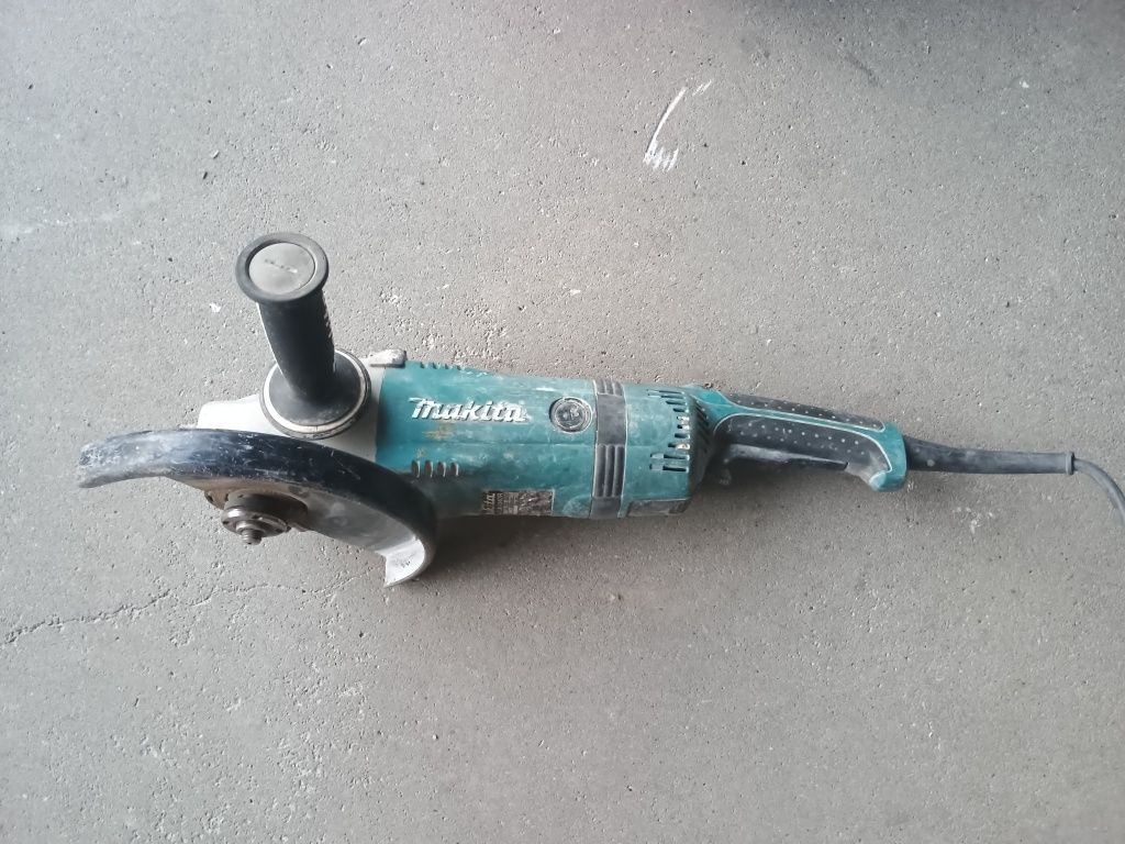 Szlifierka kątowa Makita GA 9040 R o mocy 2600 W