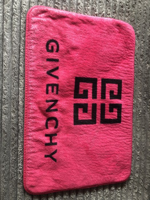 Givenchy dywanik wycieraczka różowa toaleta kuchnia wc