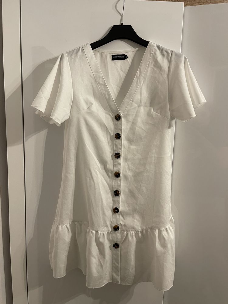 Sukienka biała z cienkiego materiału