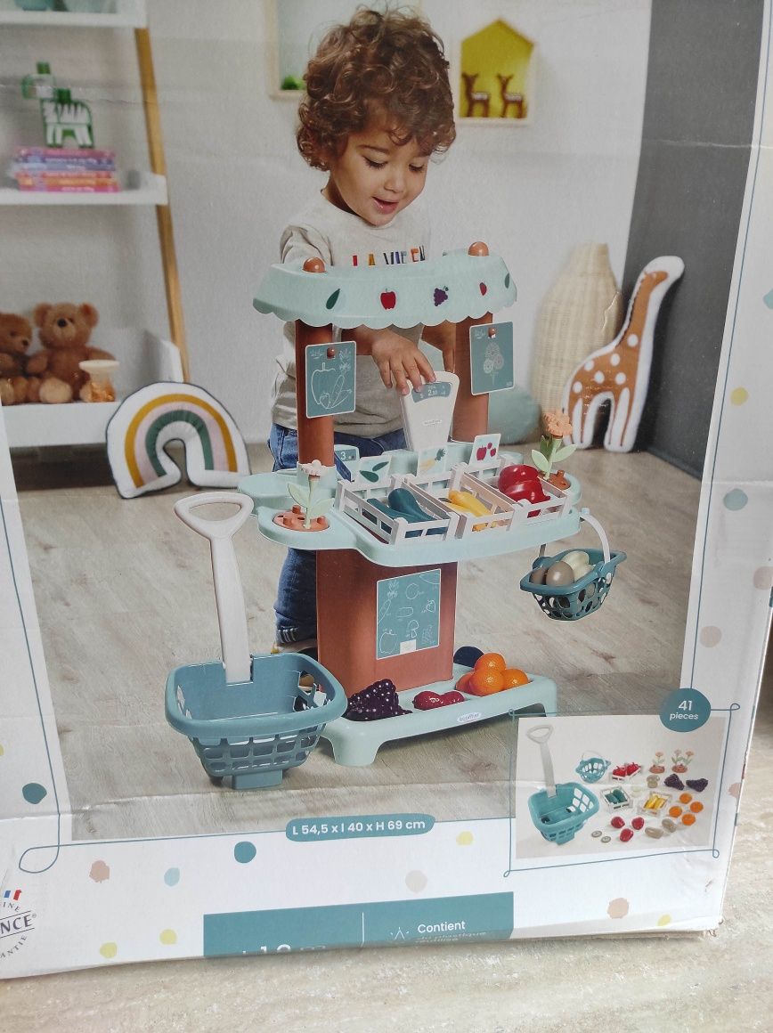 Zabawka edukacyjna sklep stragan z owocami i warzywami.