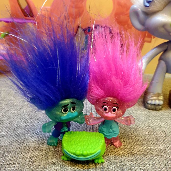 Trolle Podświetlany domek i laleczki - Zestaw koronacyjny + Mega Troll