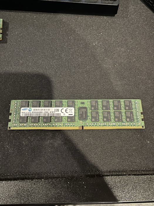 4×32GB DDR4 ECC RDIMM 2133MHz (PC4-17000) — 128GB pamięci serwerowej