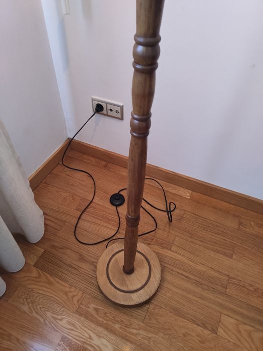 Candeeiro pé madeira