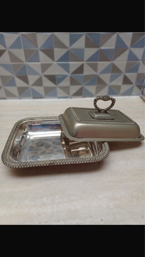Terrina em liga de metal