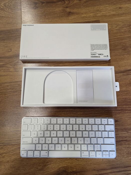 Apple Magic Keyboard (lightning)