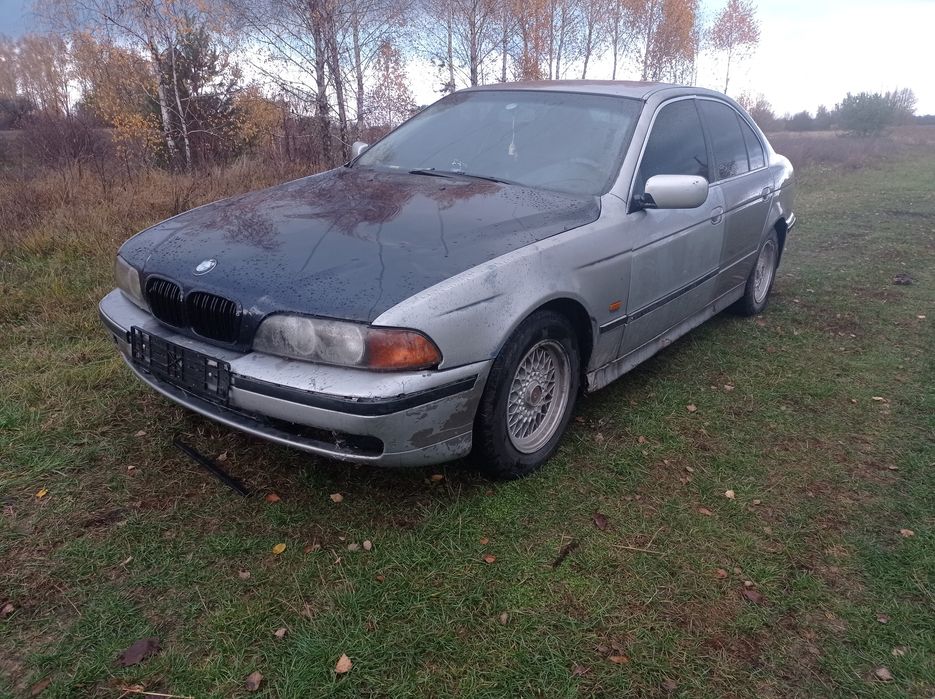 BMW 525 TDS.               .