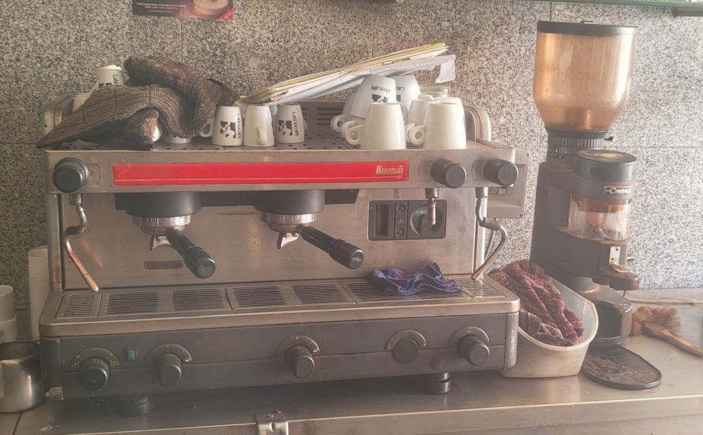 Máquina de café e moinho