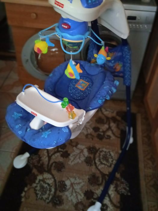 Заколисуючий центр, гойдалка дитяча