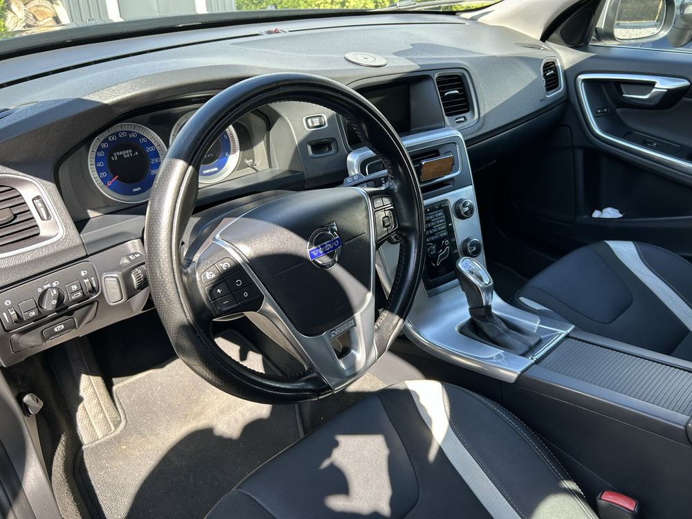 Sprzedam Volvo V60 D4 AWD R- DESING 2,4 cm3 D5 120 kW 163kM