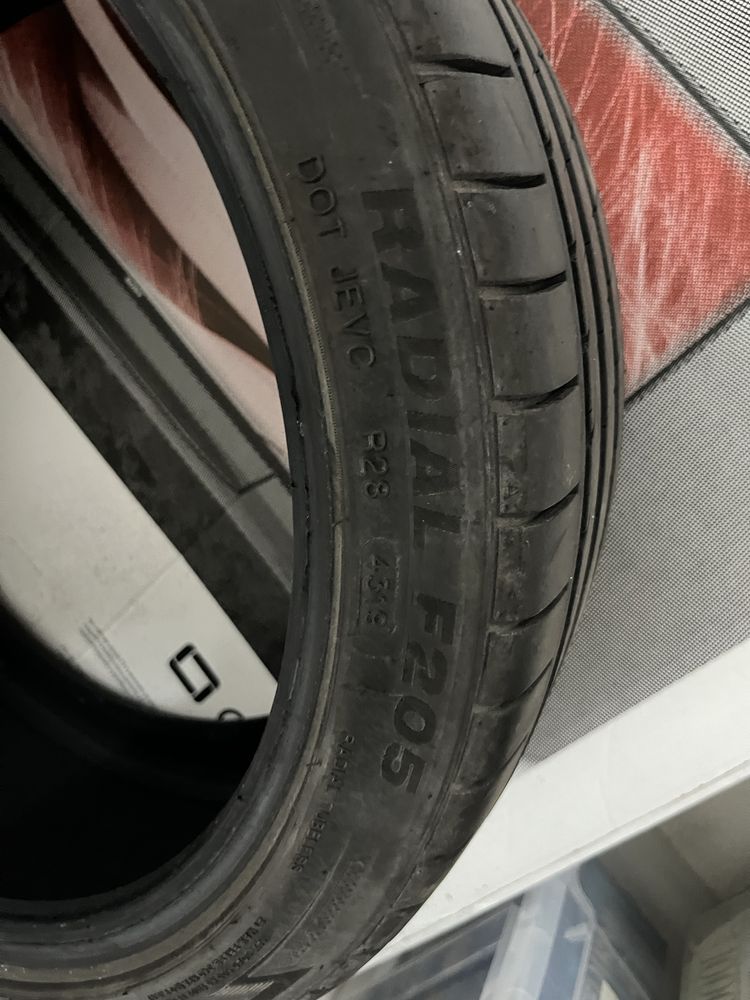 Pneus semi-novos 205/40 R17