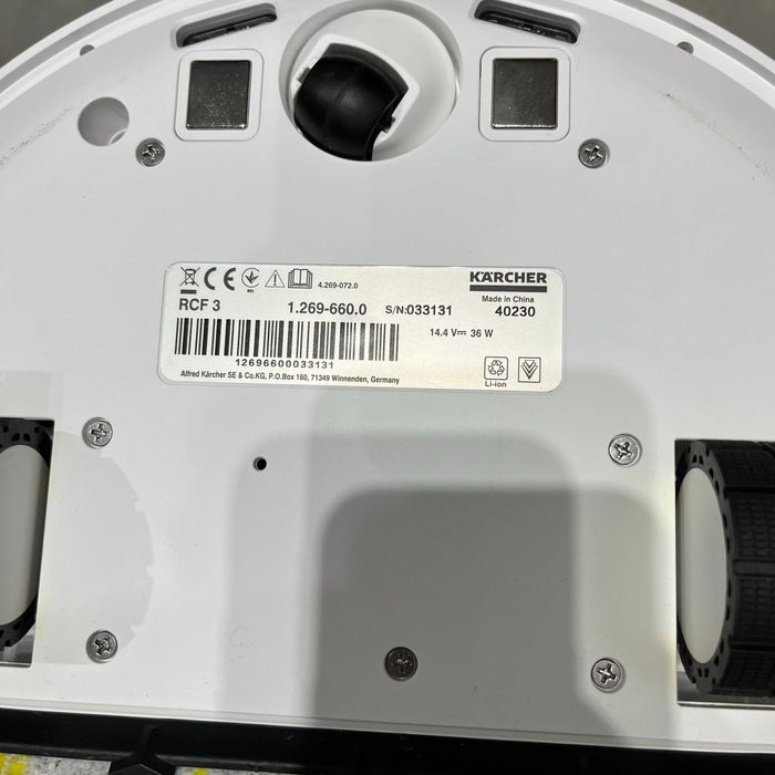 Robot sprzątający mopujący Karcher RCF 3 z kartonem – Zestaw