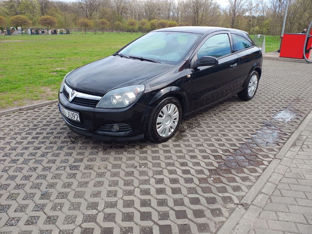 Opel astra benzyna 1.6. 2009