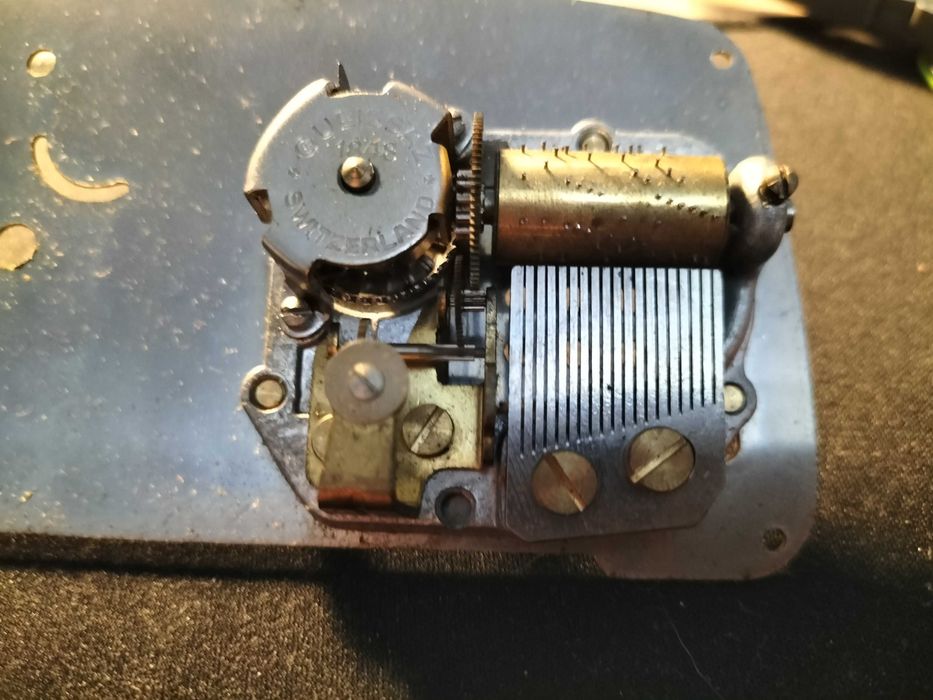 stary zegar budzik z pozytywką Coronet musical alarm  germany l-70