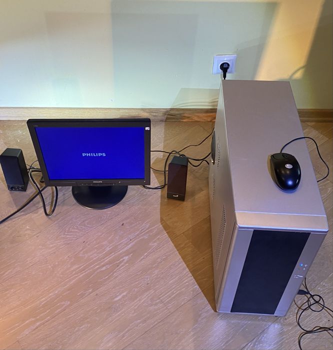 Комп’ютер + монітор Philips HNS8170T, 4 ядра та 8ГБ, Windows 10