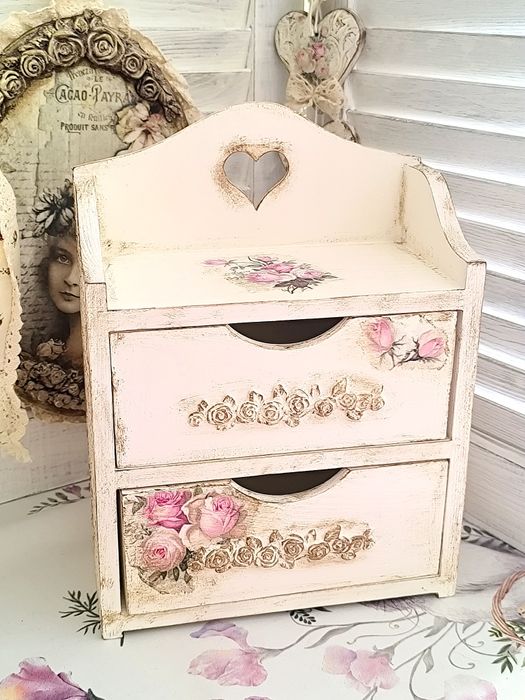 Komódka regalik vintage