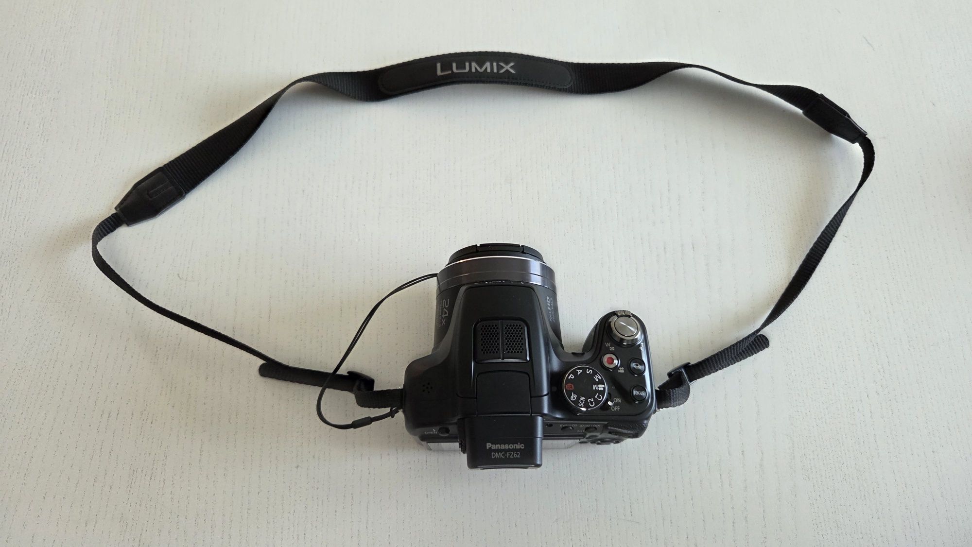 Câmera Fotográfica Panasonic DMC - FZ62