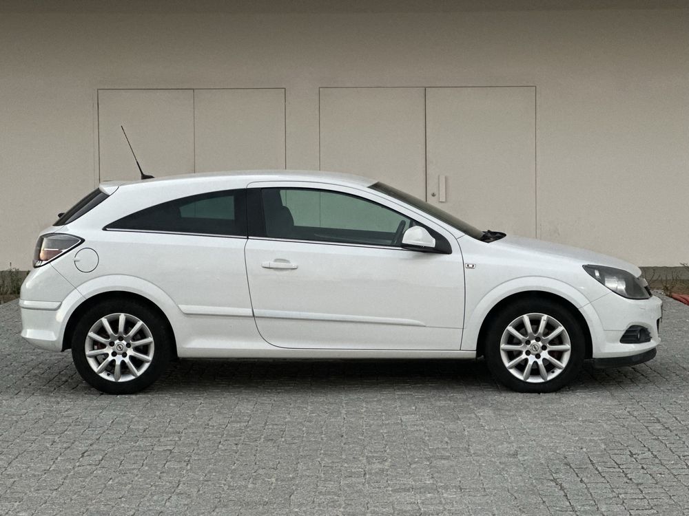 Opel Astra H 1.7 GTC