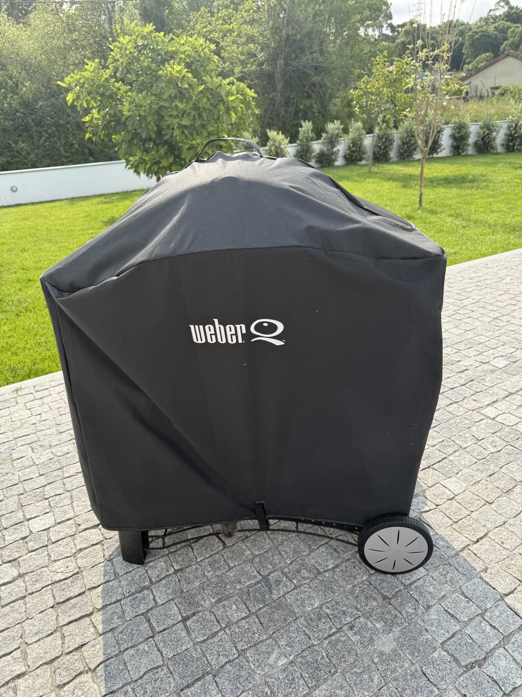 Grelhador a gás Weber® Q 3200 com acessórios