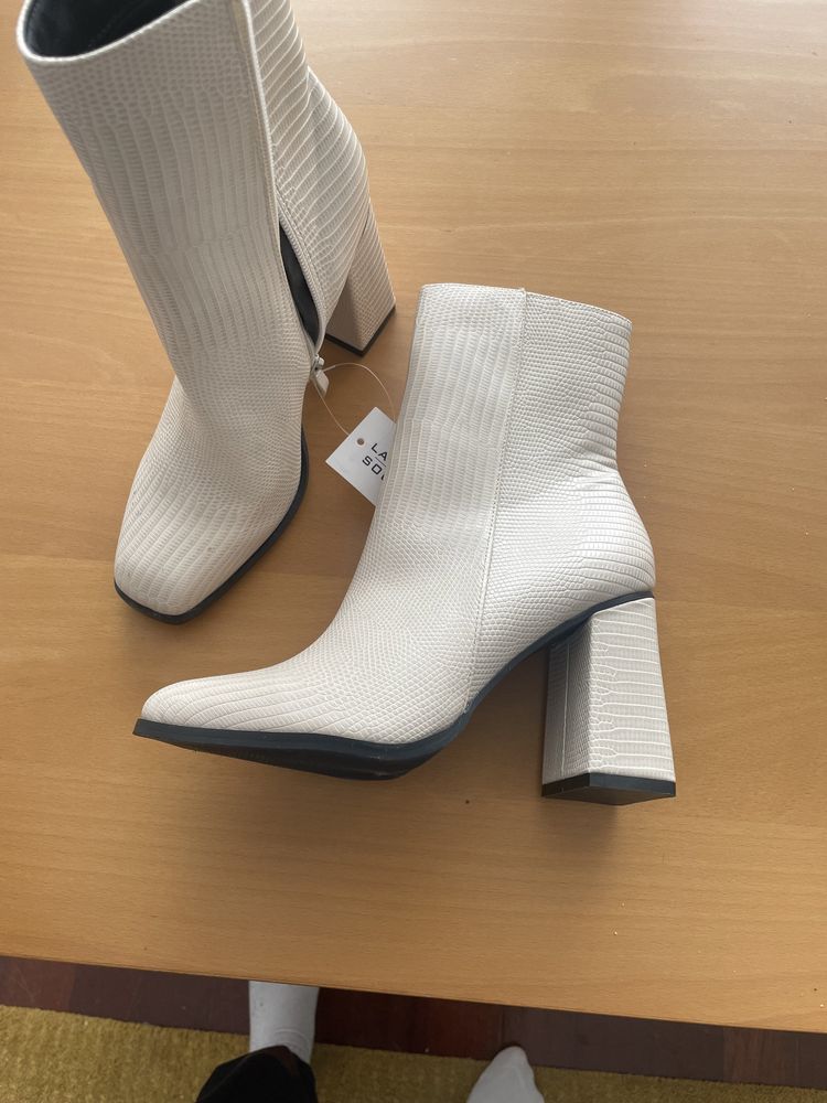 Botas Brancas - Com etiqueta
