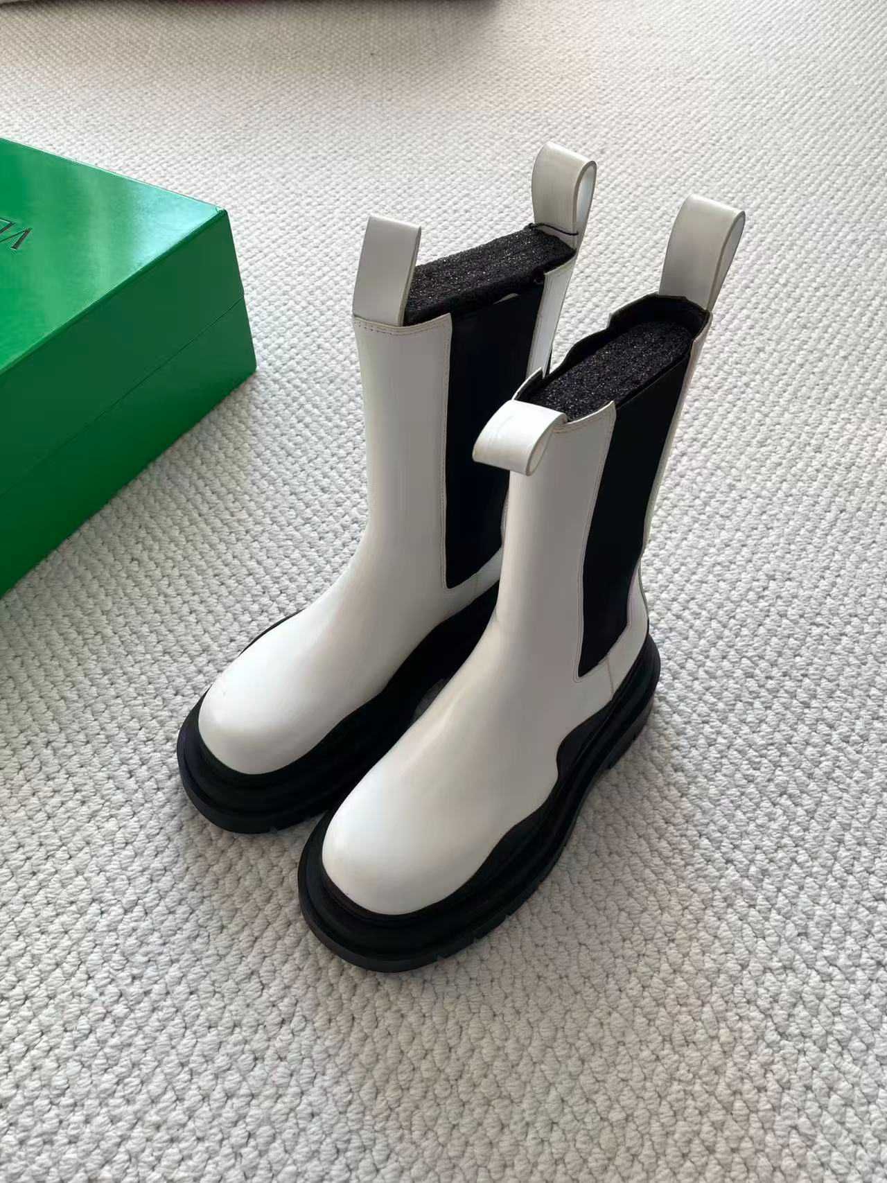 Bottega Veneta Tire Boots com Numeração Personalizada