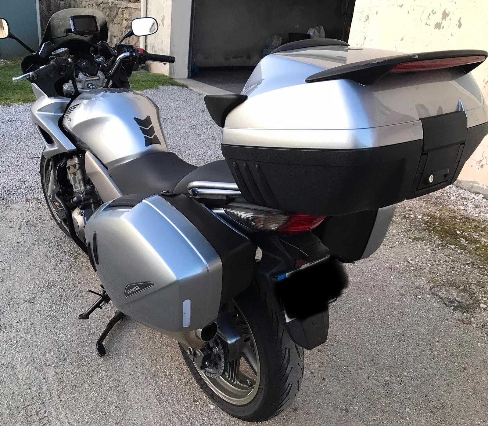 Honda CBF 1000 com malas