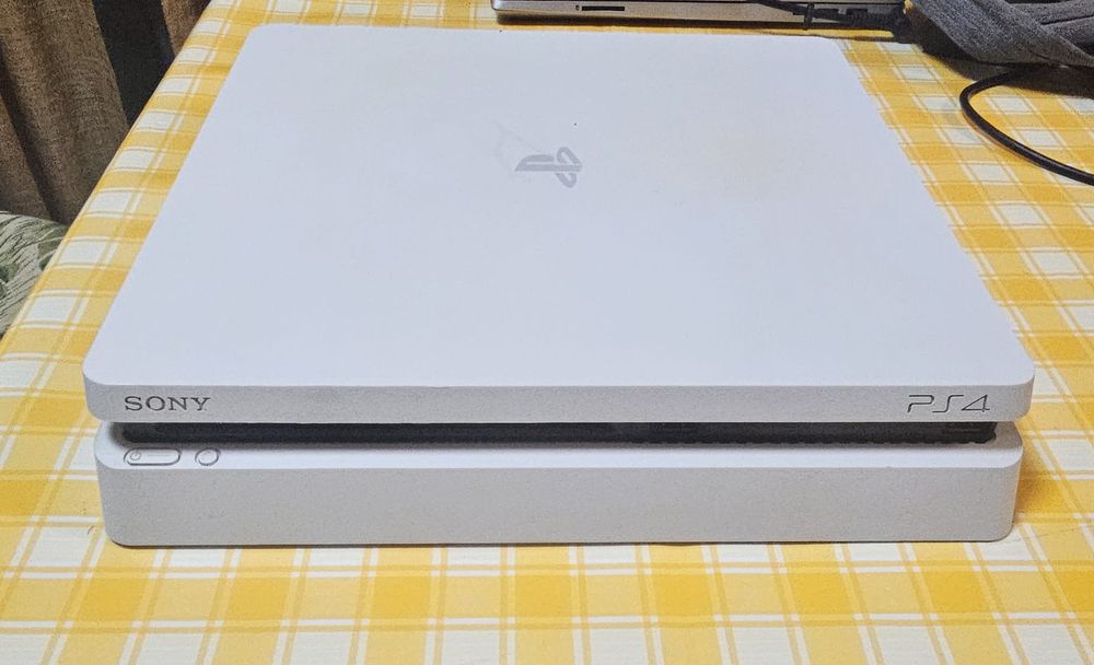 PlayStation 4 slim