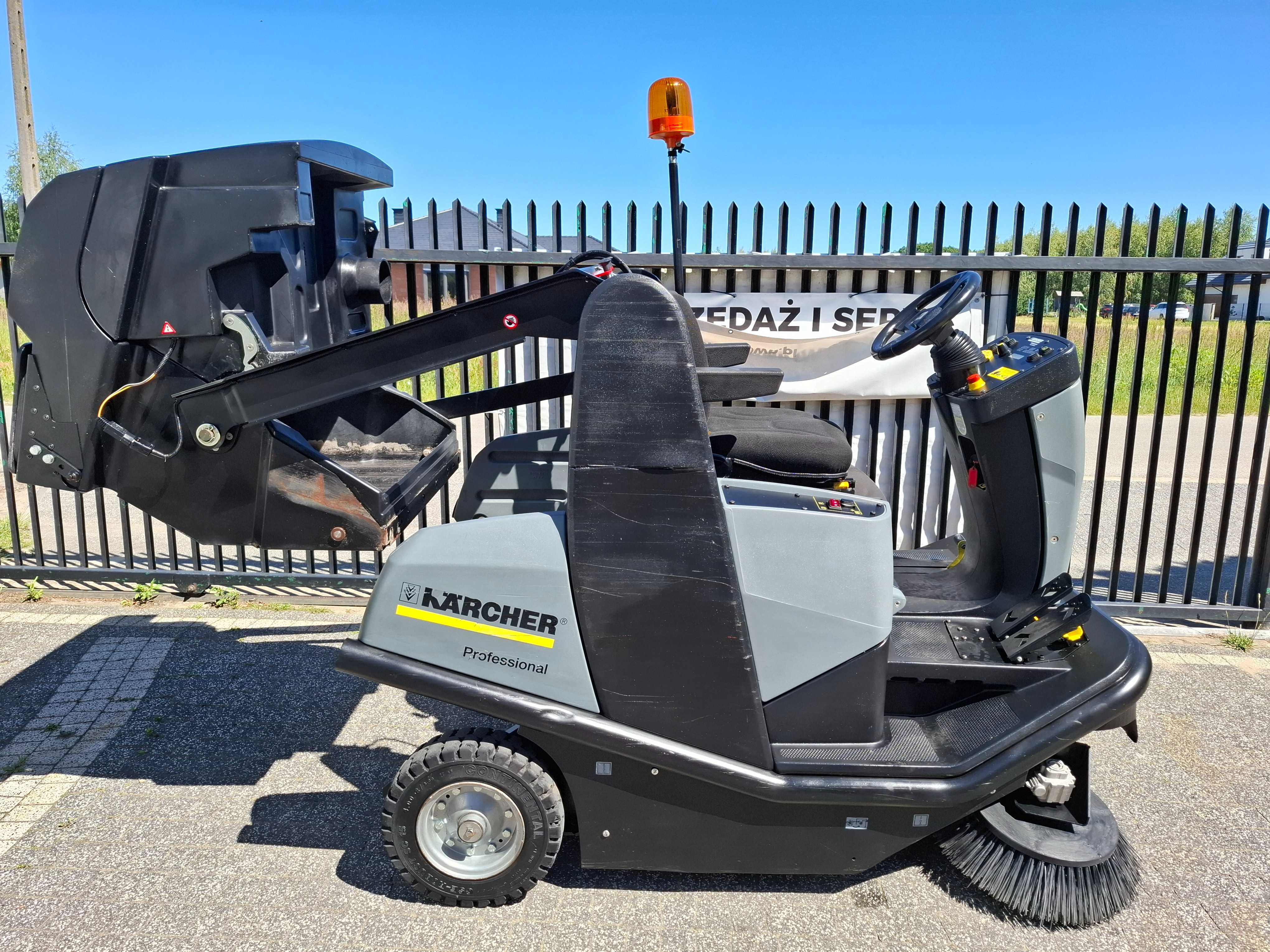 Zamiatarka Karcher KM 120/150 R * Akumulatorowa*  296h*