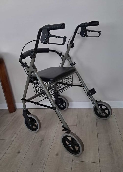 Chodzik rehabilitacyjny z siedziskiem