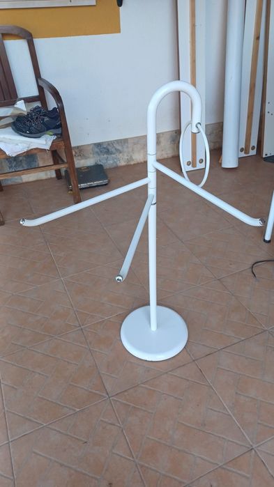 Toalheiro de pé  branco