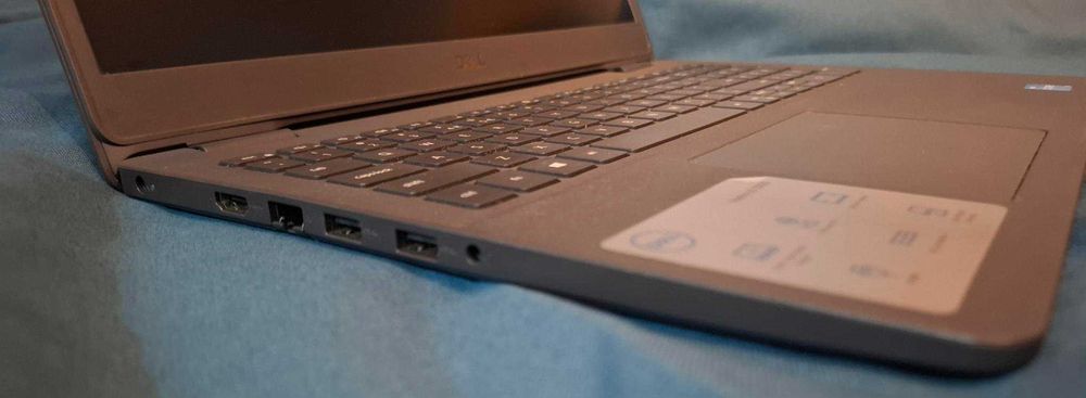 Dell 15 3000 Vostro 2-lata BDB, 16GB RAM, Win11, WSPARCIE