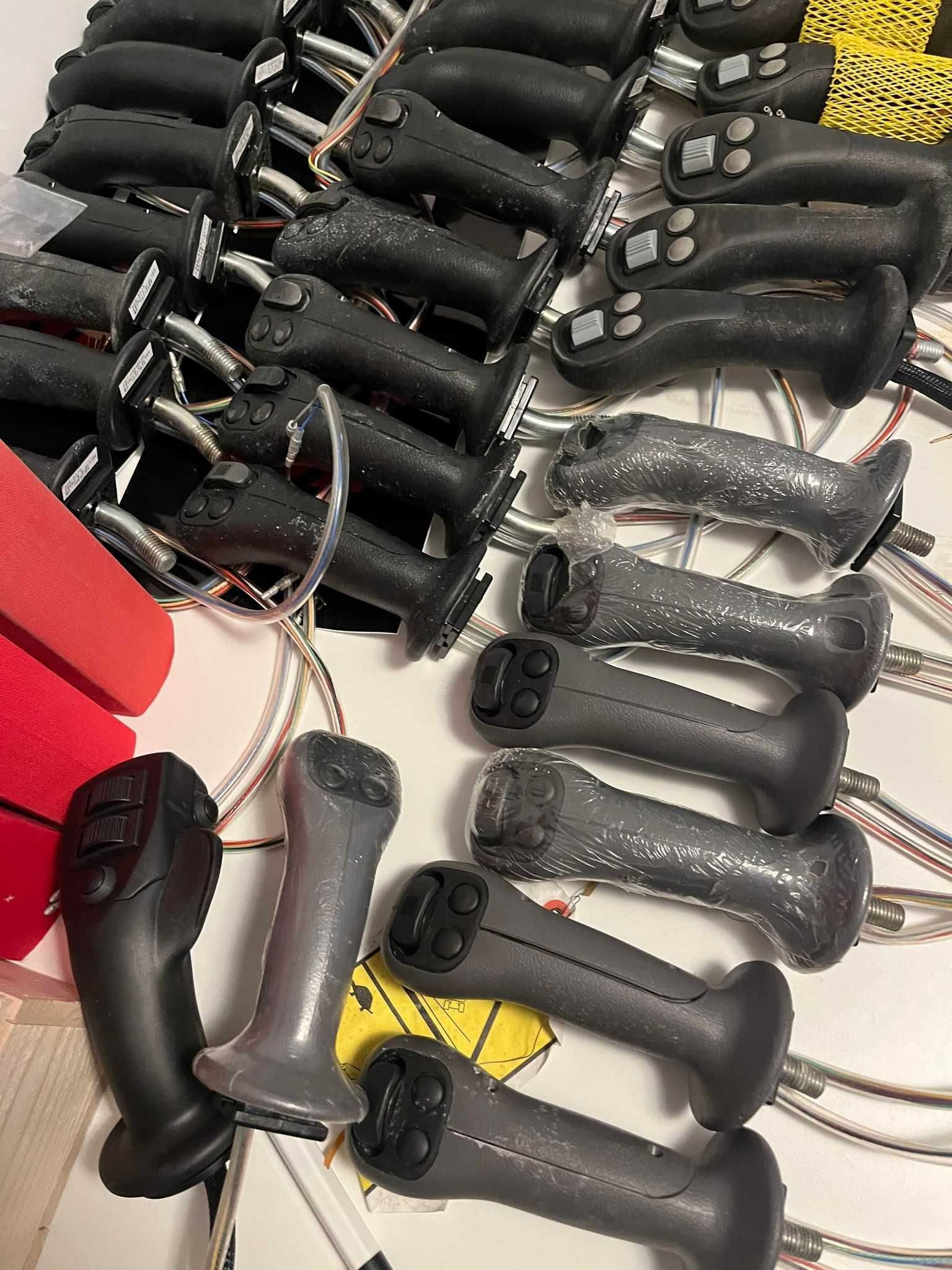 Joystick do koparki ładowarki CAT JCB Volvo Rototilt Engcon