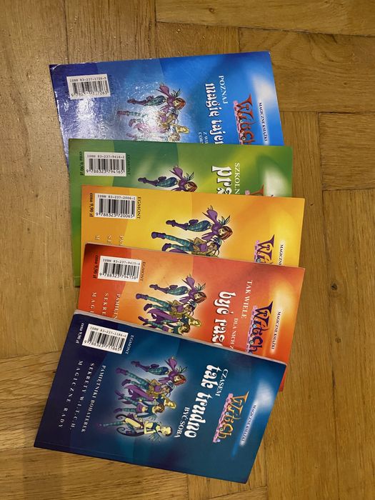 Zestaw książek z serii Czarodziejki Witch