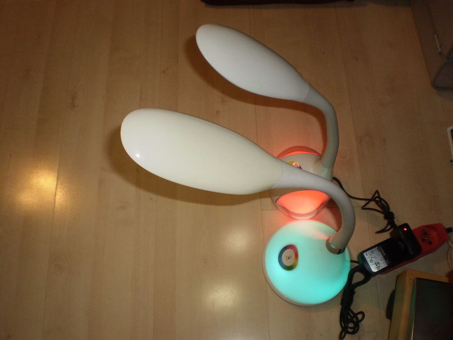 Nowoczesna lampka biurkowa z RGB w podst. BIAŁA NILSEN Magic 2w1 1szt